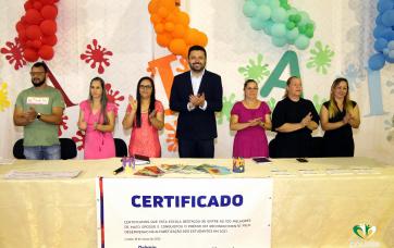 Imagens da Notícia Escola Atalaia comemora desempenho no programa Alfabetiza MT e entrega certificados